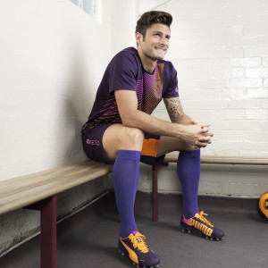 kaiyun官方-姆巴佩用速度撞碎规则，当绿茵场遇见电子竞技式更新，足球的未来在哪里？姆巴佩的速度与电竞化未来，足球规则的破碎与重塑