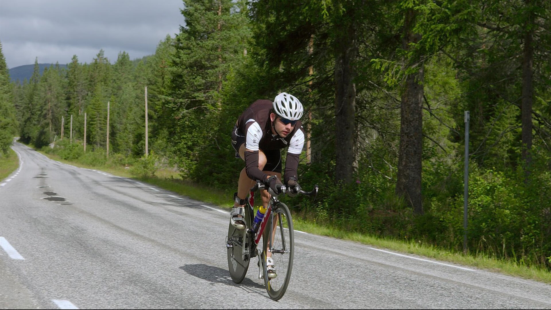 现代足球的双重变奏，德布劳内的秩序与巴塞罗那的越界，秩序之眼与越界之刃，德布劳内与巴萨的足球二重奏