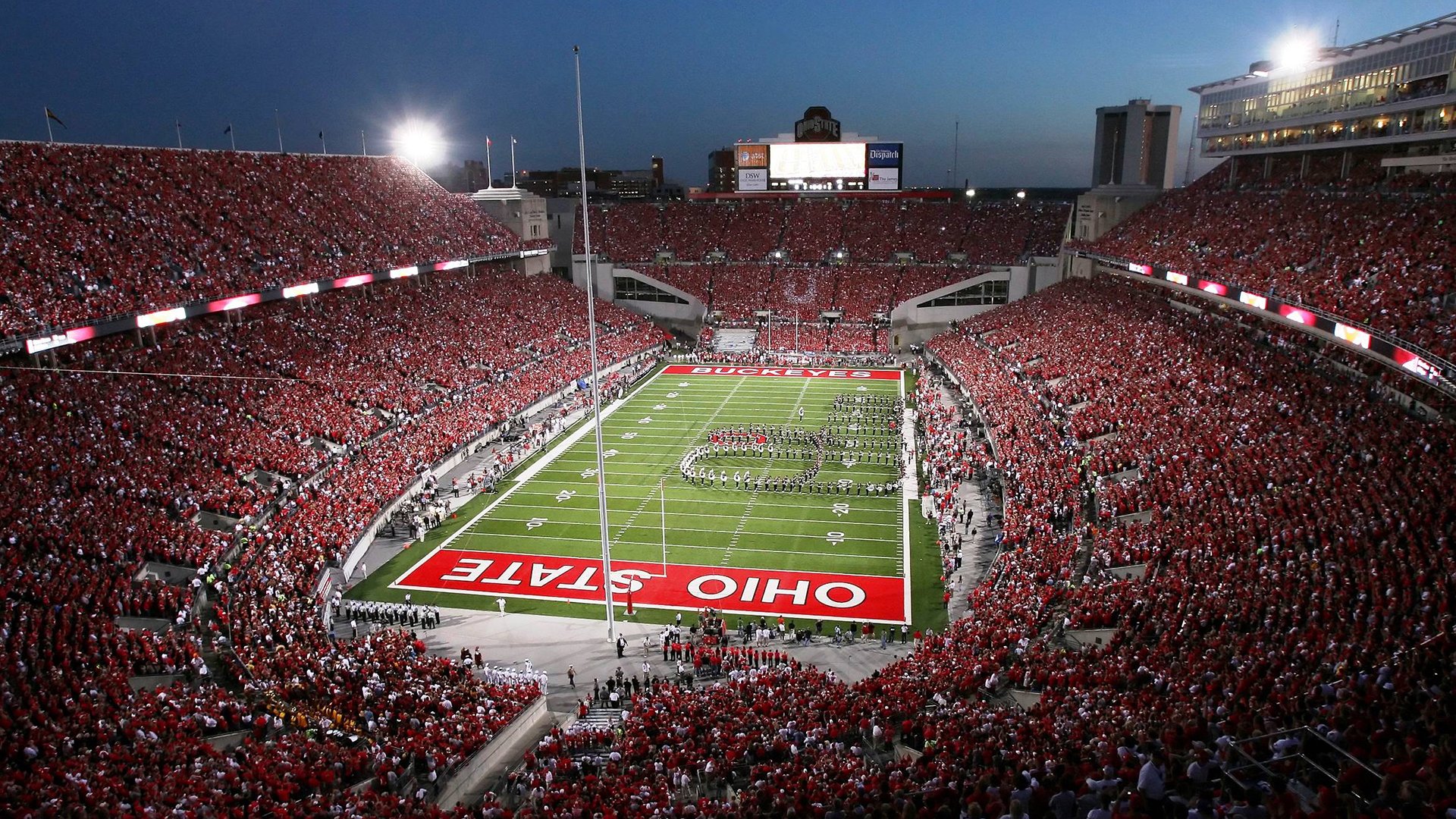 宿敌的掌声，姆巴佩诺坎普封神夜，巴萨球迷起立欢呼为哪般？征服诺坎普！姆巴佩赢得宿敌掌声