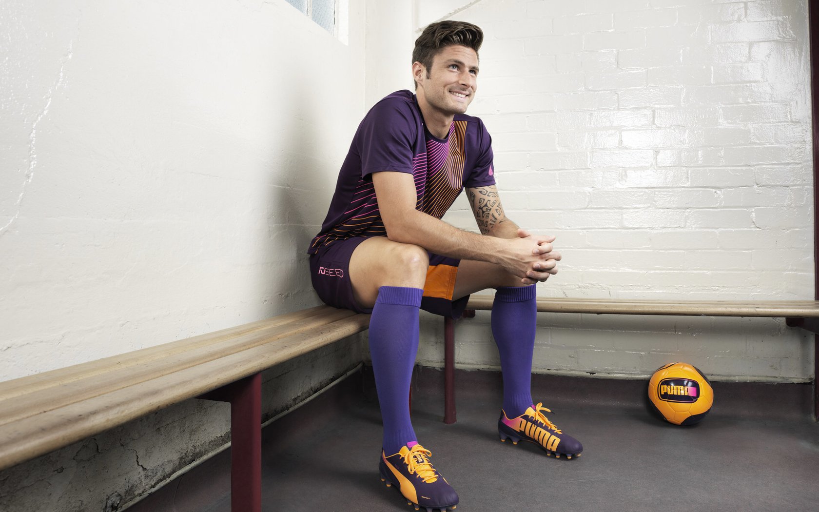 姆巴佩用速度撞碎规则，当绿茵场遇见电子竞技式更新，足球的未来在哪里？姆巴佩的速度与电竞化未来，足球规则的破碎与重塑